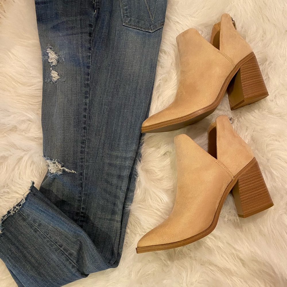 Womens pointed toe stacked mid heel ankle boots. Nude size 8.